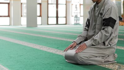 Jangan Lewatkan 10 Malam Terakhir Bulan Ramadhan, Begini Tata Cara melaksanakan Ibadah I’tikaf Beserta Niat dan Syaratnya!